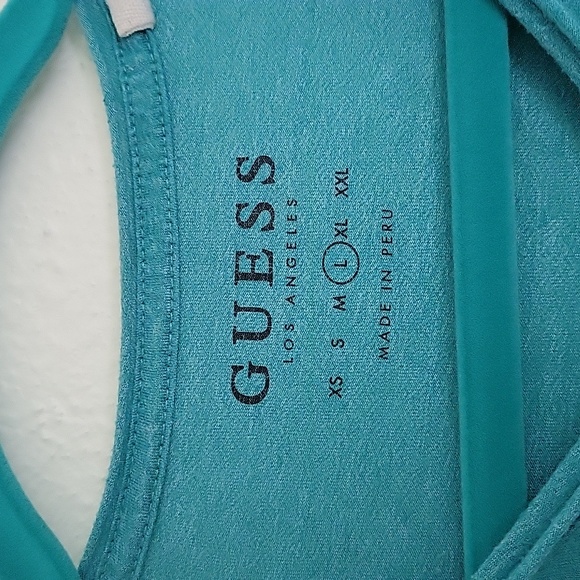 Guess Los Angelas V-Neck - Picture 2 of 3